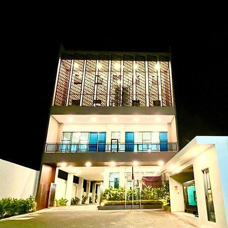 Front One Hotel Gombong Gombong  Extérieur photo