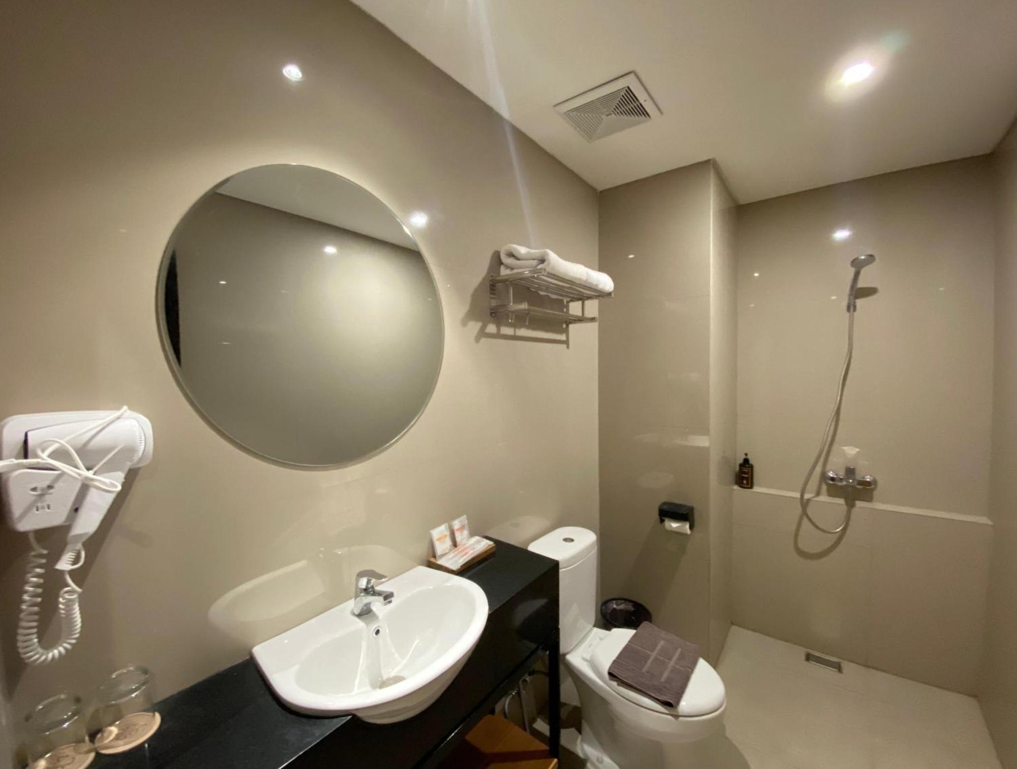 Front One Hotel Gombong Gombong  Extérieur photo