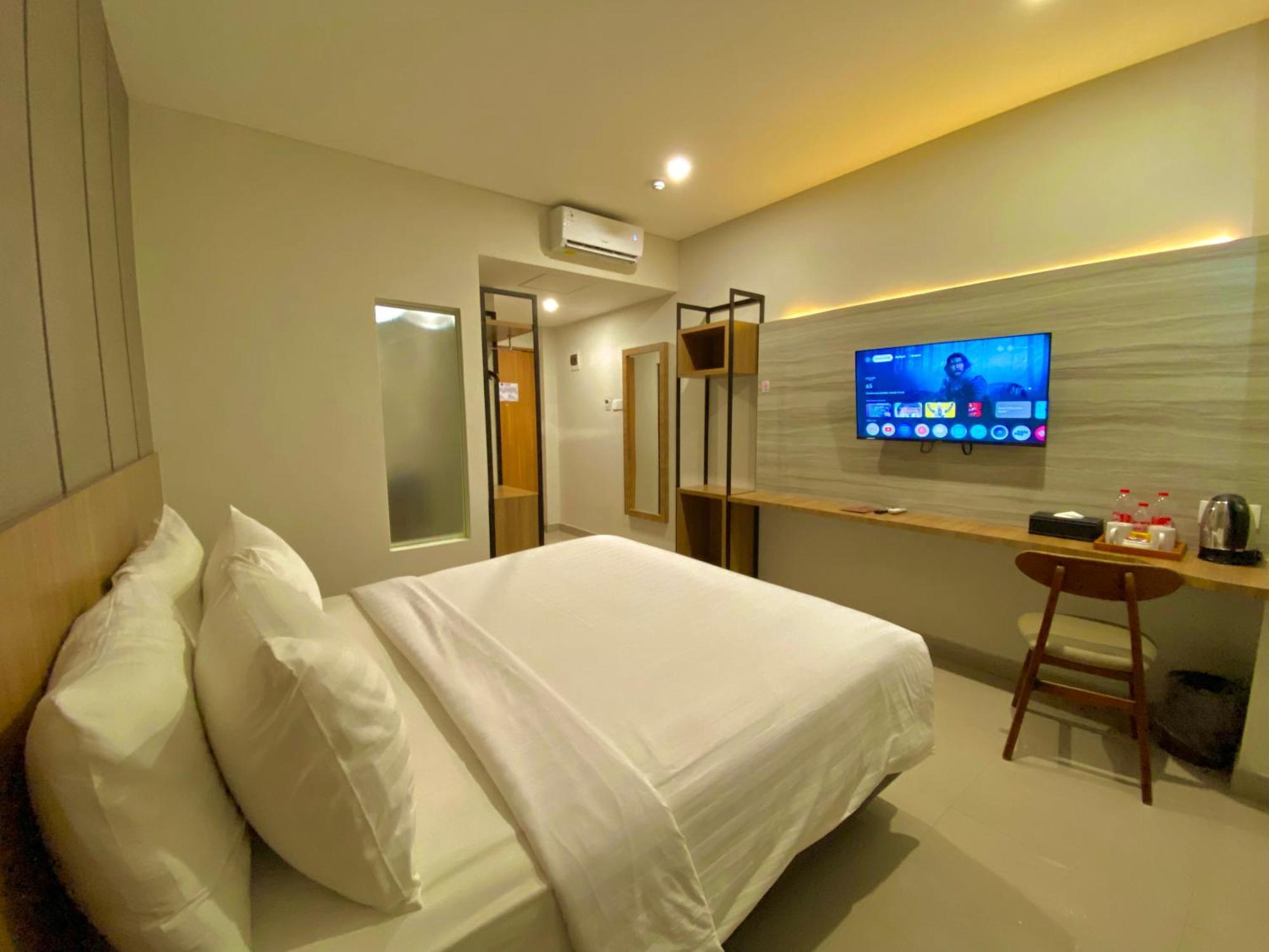 Front One Hotel Gombong Gombong  Extérieur photo