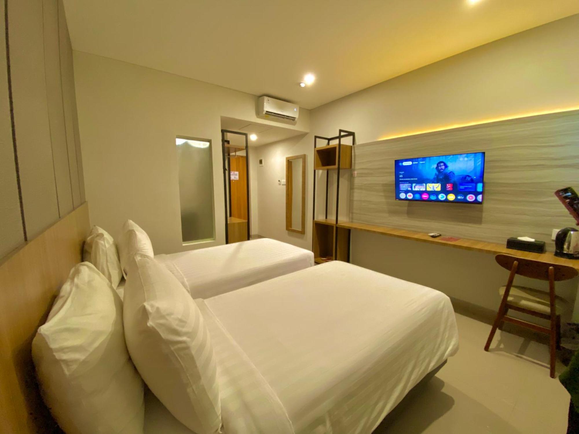 Front One Hotel Gombong Gombong  Extérieur photo