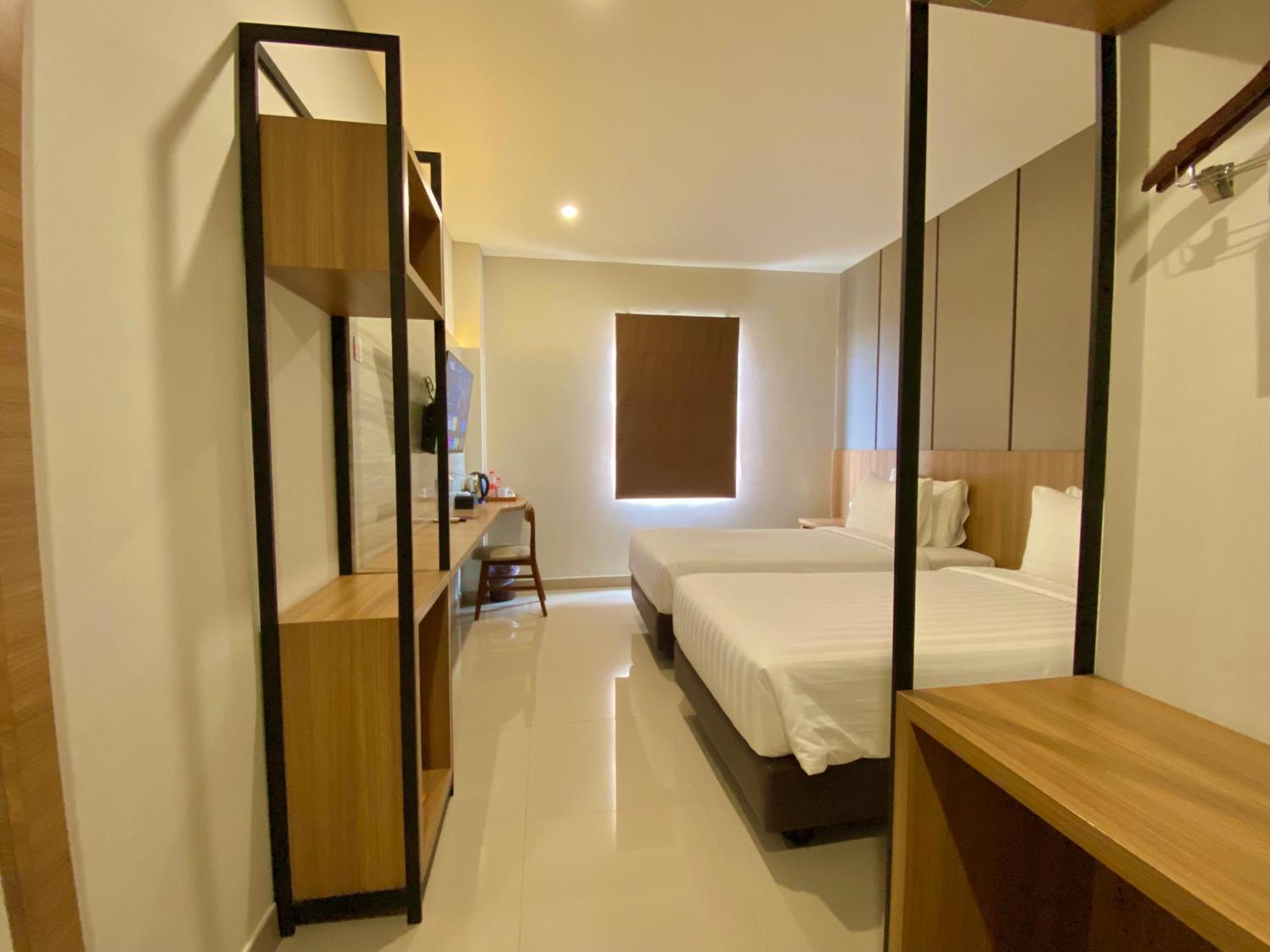 Front One Hotel Gombong Gombong  Extérieur photo